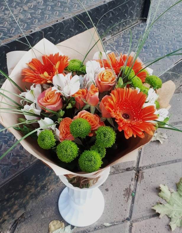 Букет цветов из: Герберы, Хризантемы, Альстромерии и Розы в Рождественской Хаве