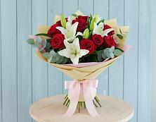 Букет цветов из:  Лилии и Розы в Рождественской Хаве