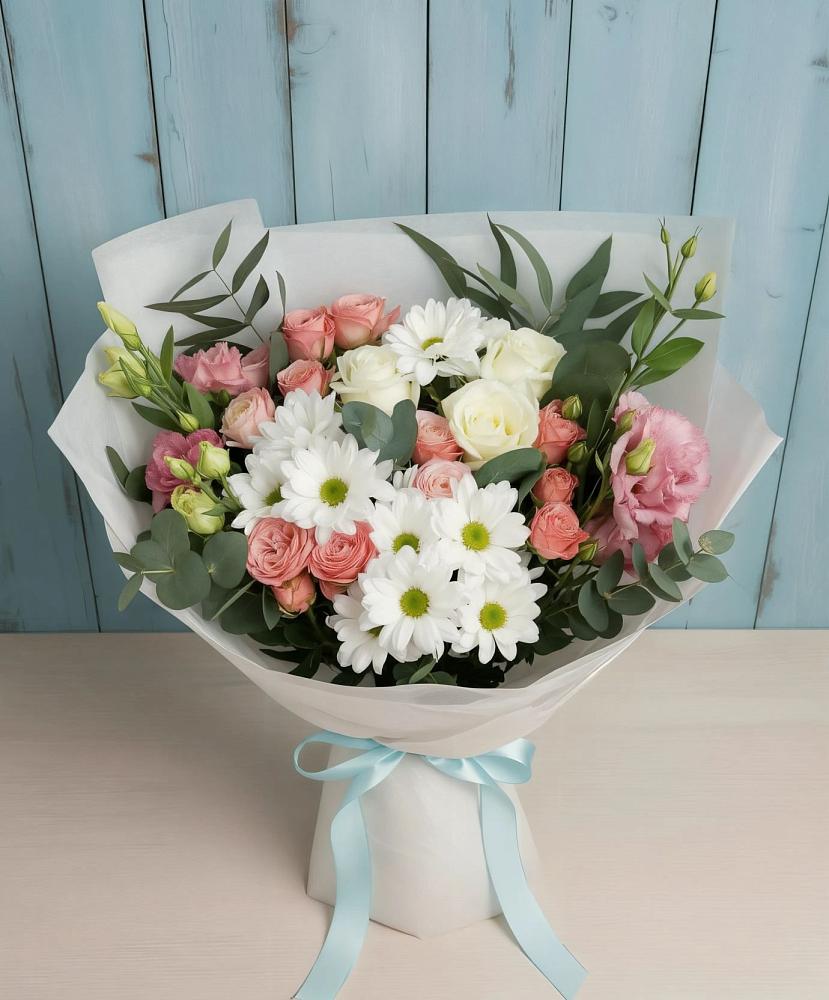 Букет цветов из: Розы, Лизиантусы и Хризантемы в Рождественской Хаве