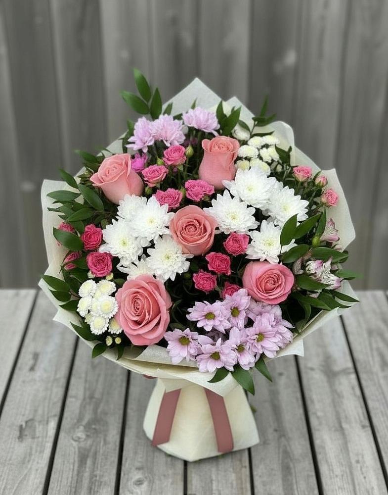 Букет цветов из: Альстромерии, Гвоздики, Розы и Хризантемы в Рождественской Хаве