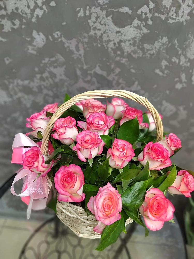 Цветочная композиция из Розы в корзине в Рождественской Хаве