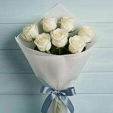 Букет 7 Белых роз Эдлесс Лав в Рождественской Хаве