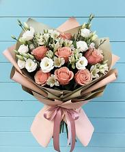 Букет цветов из:  Розы, Альстромерии и Лизиантусы в Рождественской Хаве