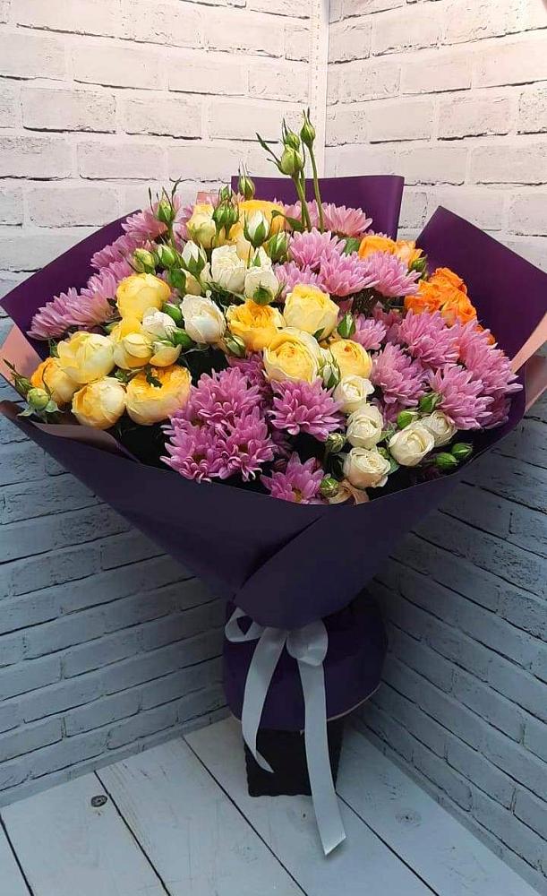 Букет цветов из: Хризантемы и Розы в Рождественской Хаве