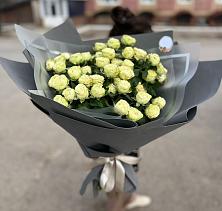 Букет Белые кустовые розы Солинеро в Рождественской Хаве