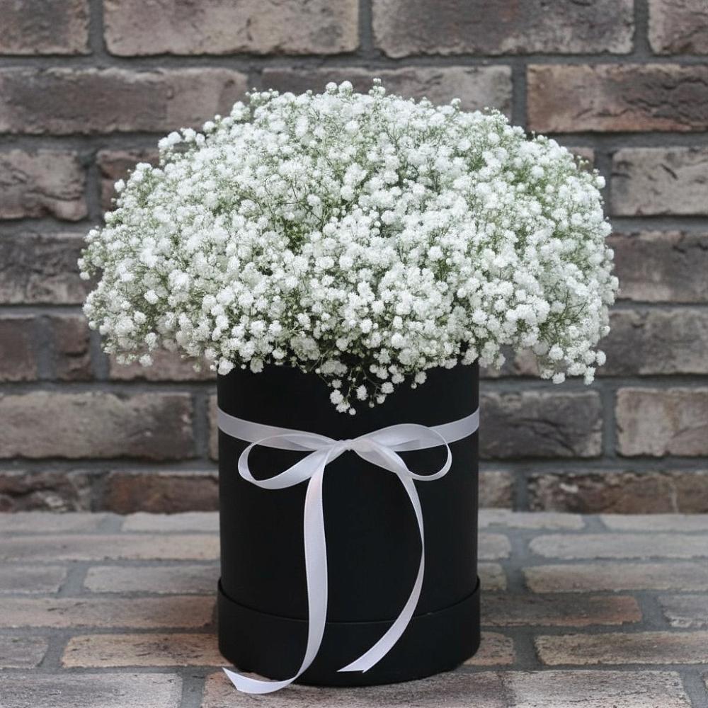 Цветочная композиция из Гипсофила в шляпной коробке в Рождественской Хаве