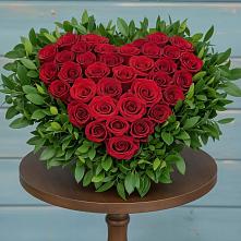 Цветочная композиция из Розы в виде сердца в Рождественской Хаве