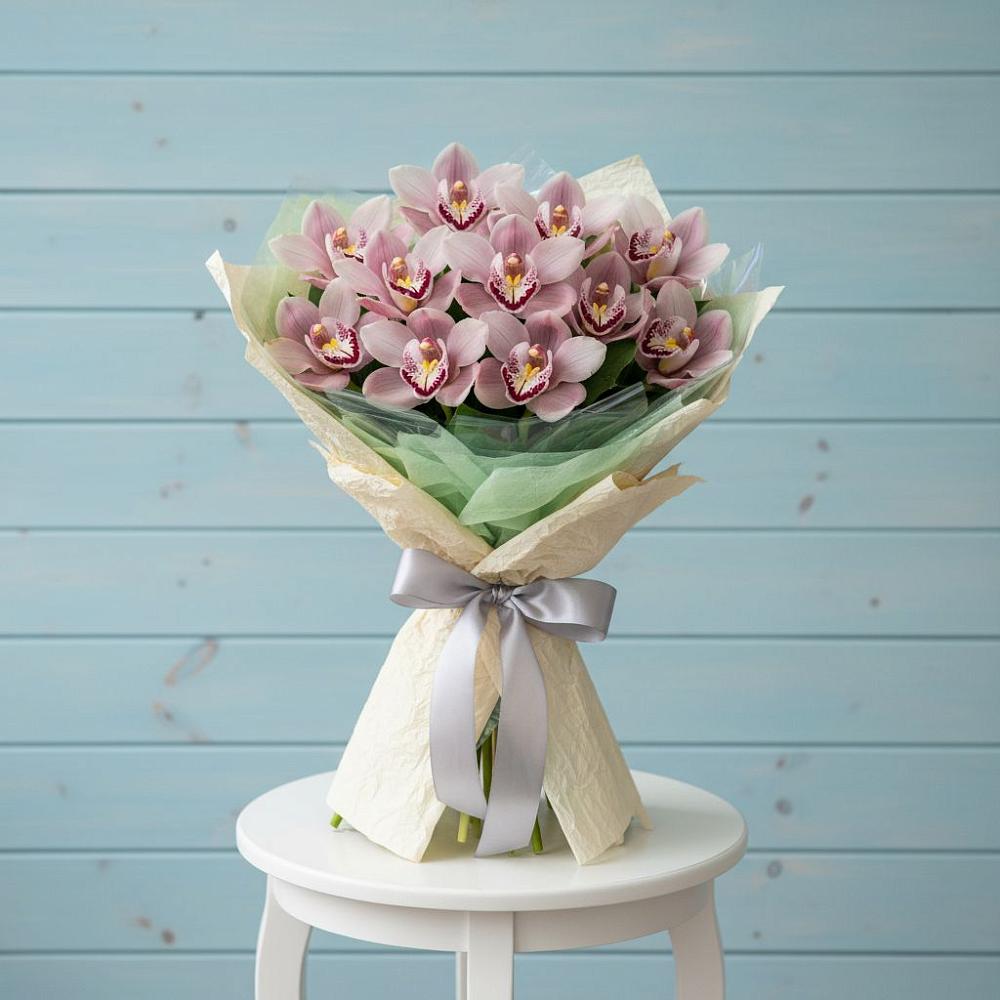 Букет цветов из: Орхидеи и Розы в Рождественской Хаве