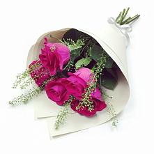 Букет цветов из:  Розы в Рождественской Хаве