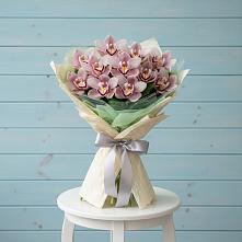 Букет цветов из:  Орхидеи и Розы в Рождественской Хаве