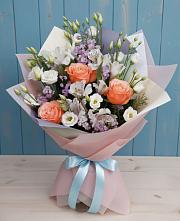 Букет цветов из:  Лизиантусы, Розы, Альстромерии и Гипсофила в Рождественской Хаве