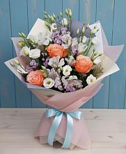 Букет цветов из:  Лизиантусы, Розы, Альстромерии и Гипсофила в Рождественской Хаве