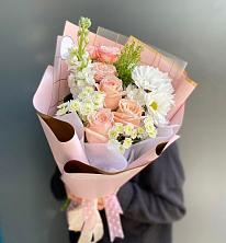 Букет цветов из:  Хризантемы и Розы в Рождественской Хаве