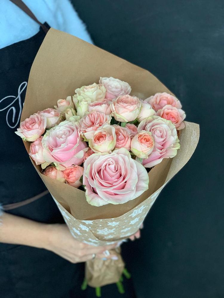 Букет цветов из: Хризантемы и Розы в Рождественской Хаве