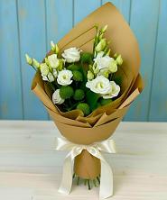 Букет цветов из:  Хризантемы и Лизиантусы в Рождественской Хаве