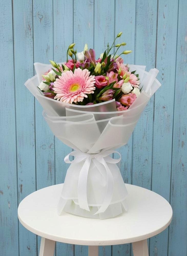 Букет цветов из: Герберы, Альстромерии и Лизиантусы в Рождественской Хаве