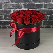 Цветочная композиция из Розы в шляпной коробке в Рождественской Хаве