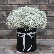 Цветочная композиция из Гипсофила в шляпной коробке в Рождественской Хаве