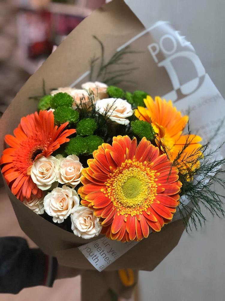 Букет цветов из: Герберы, Хризантемы и Розы в Рождественской Хаве