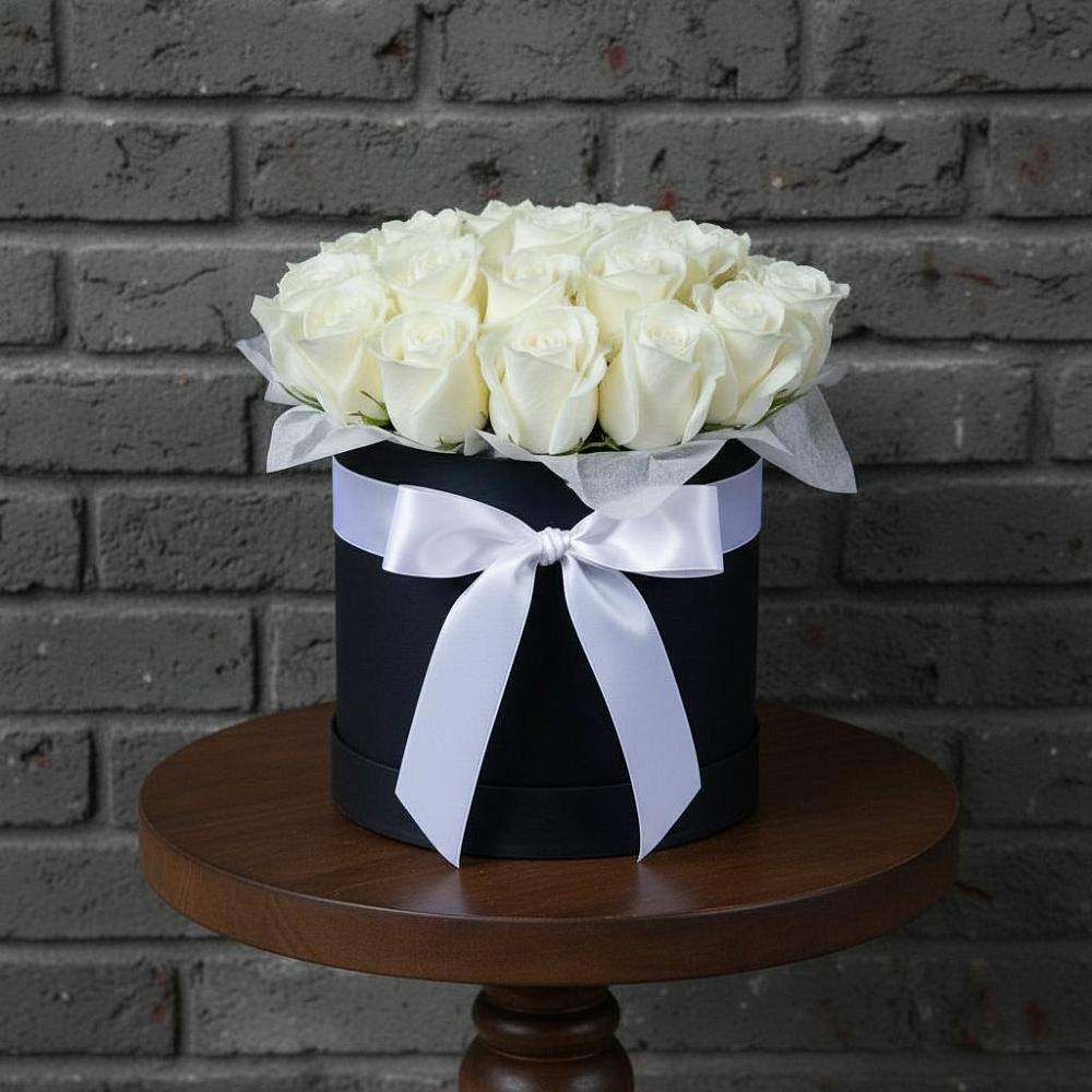 Цветочная композиция из Розы в шляпной коробке в Рождественской Хаве