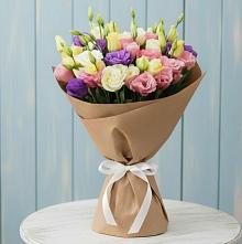 Букет цветов из:  Лизиантусы в Рождественской Хаве