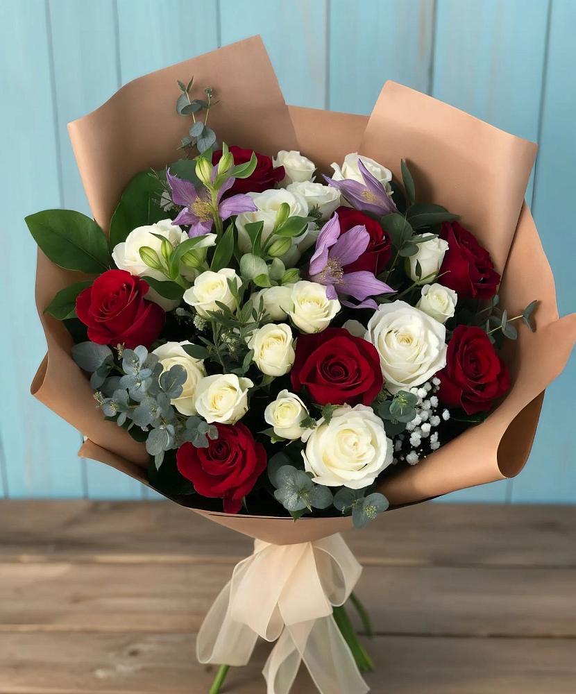 Букет цветов из: Розы и Альстромерии в Рождественской Хаве