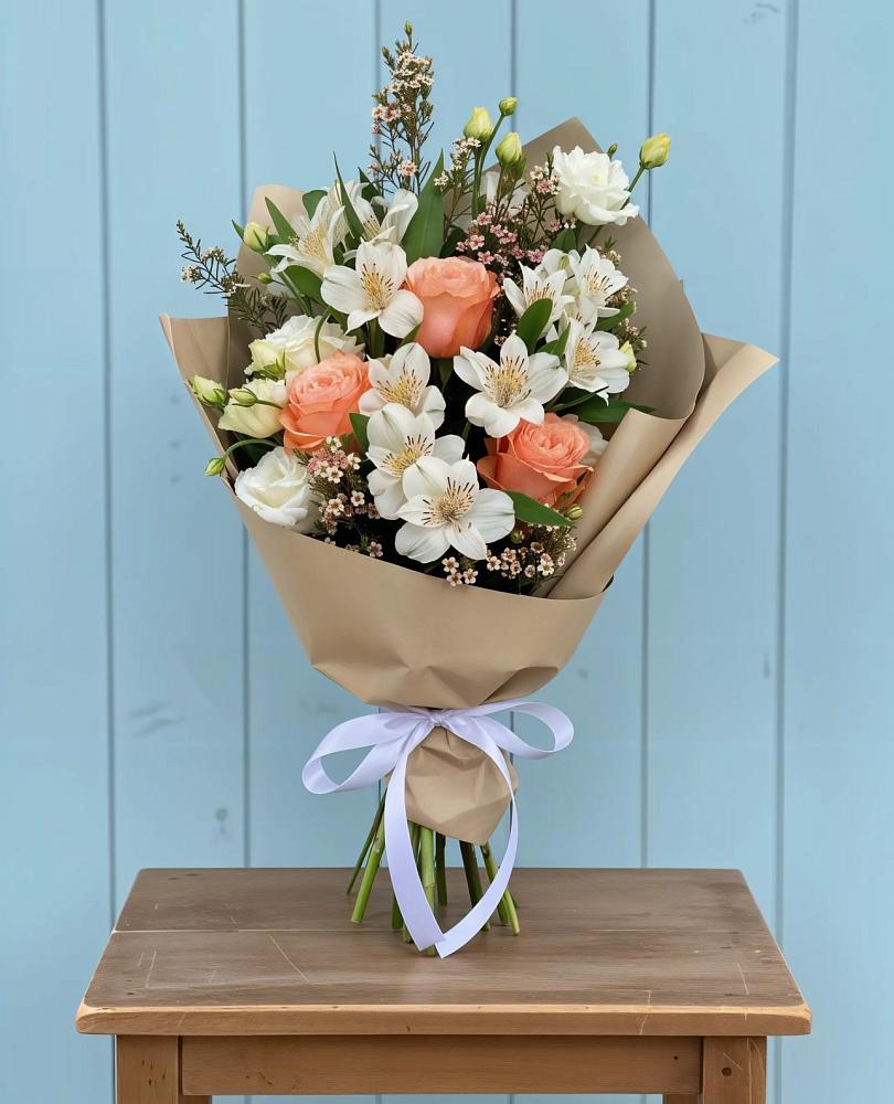 Букет цветов из: Альстромерии, Лизиантусы, Розы и Хризантемы в Рождественской Хаве