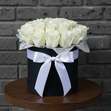 Цветочная композиция из Розы в шляпной коробке в Рождественской Хаве